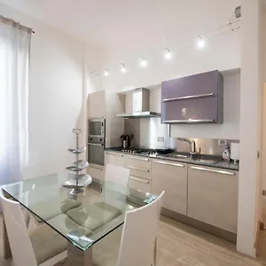 https://signoria-luxury-apartment.it-tuscanyhotel.com